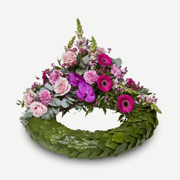 Krans med dekoration i klassisk stil - pink